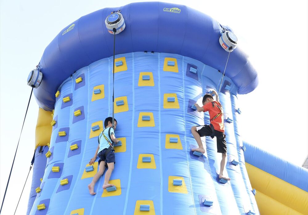 クライミングウォール | クライミングウォール | エアー遊具をレンタル