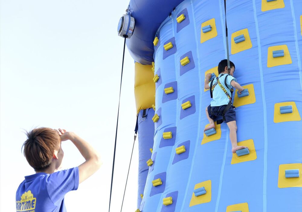 クライミングウォール | クライミングウォール | エアー遊具をレンタル
