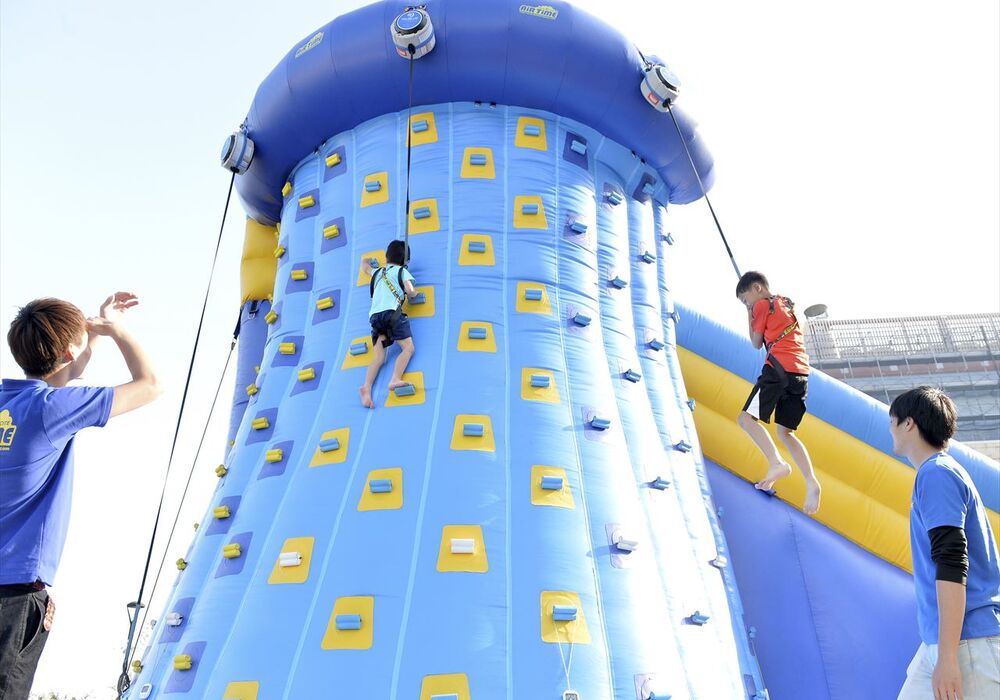 クライミングウォール | クライミングウォール | エアー遊具をレンタル